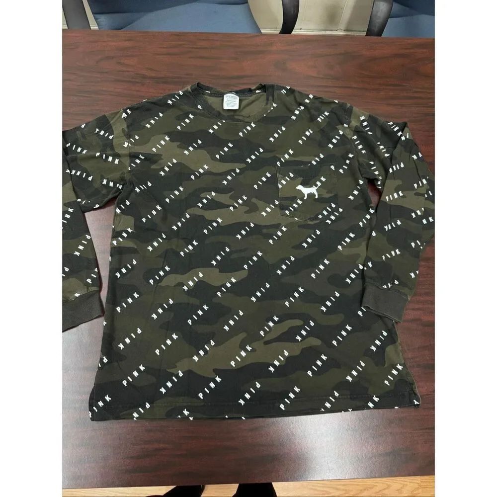 PINK Victoria’s Secret Camouflage Long Sleeve Pocket Tee Size Small